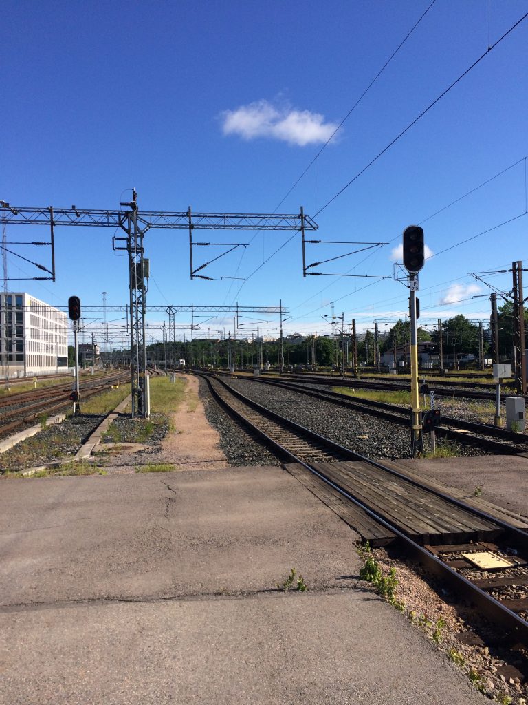 suomessa-rautateiden-raidelevys-on-1-524-mm-muualla-euroopassa-yleensa-1-435-mm